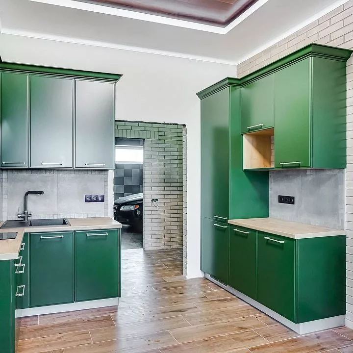 Кухня 370, параллельная, зелёная